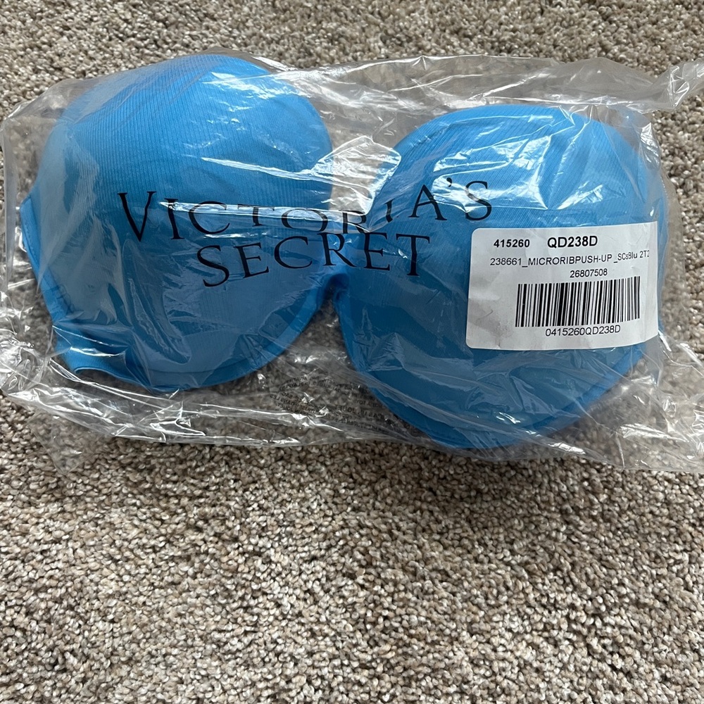 Victoria's Secret Vibrant Turquoise Molded Push-Up Bra